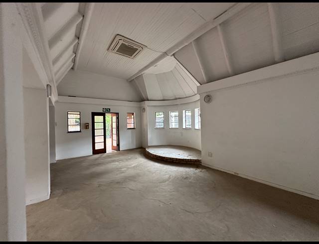 151.70M² OFFICE TO LET IN DIE HOEWES